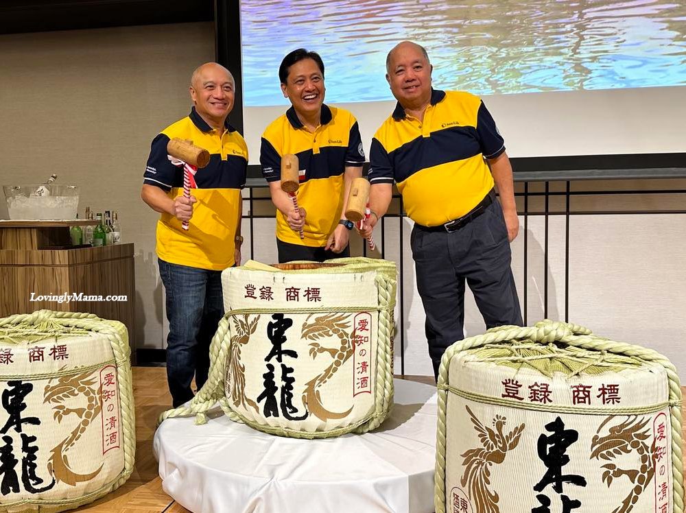 Sun Life Macaulay Club - Sun Life Philippines - life insurance - financial advisors - autumn in Nagoya Japan - travel blogger - Sun Life officers break the sake barrel